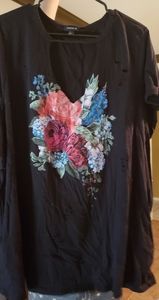 Torrid distressed floral tee, sz 5